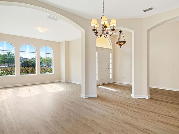 4th image of 524 Menorca Pl