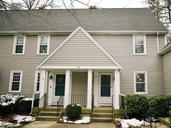 612 Twin Lakes Dr Unit 612, Halifax, MA 02338