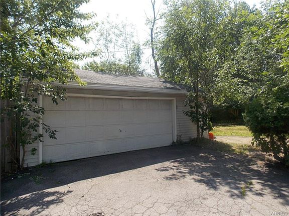 5th image of 231 Niagara Falls Blvd
