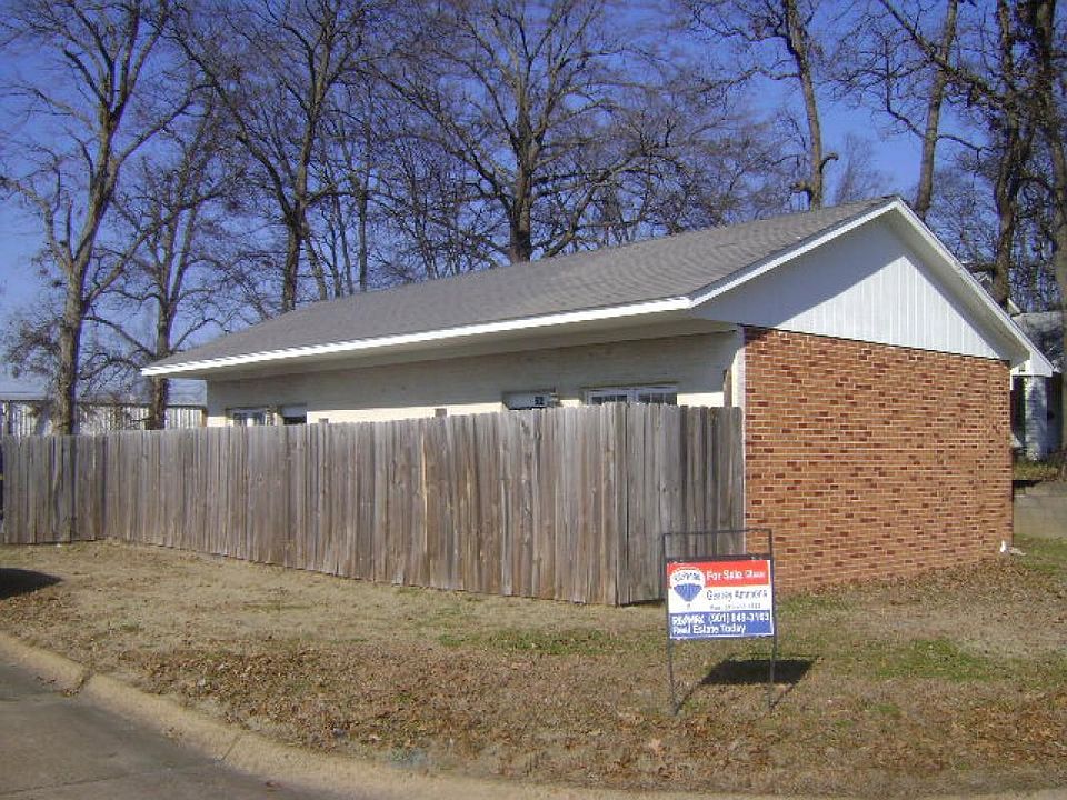 1st image of 210 Van Buren Ave