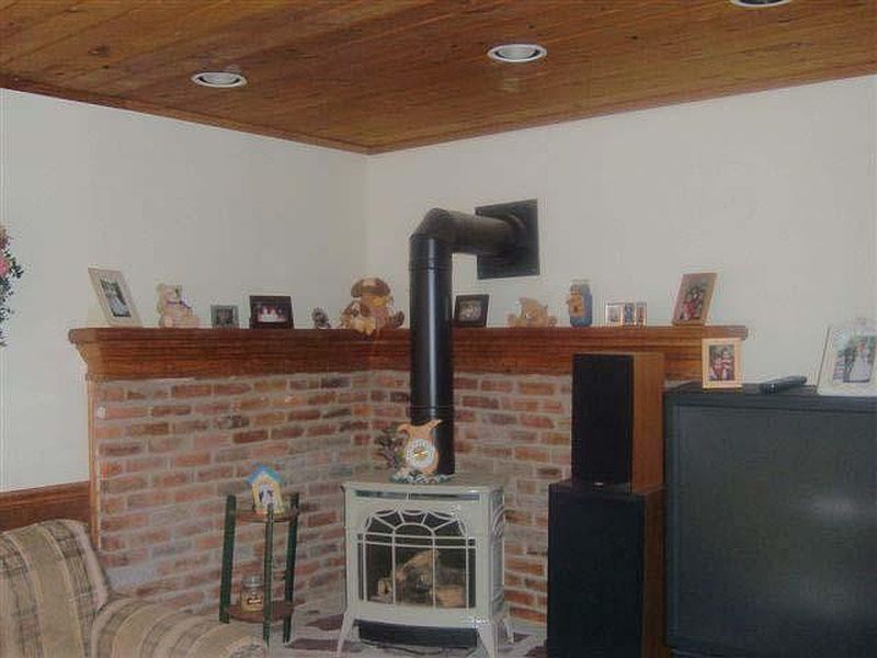 2nd image of 105 MAPLE Lane