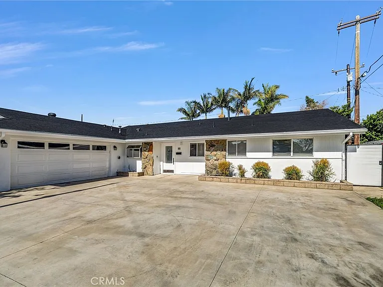 2751 San Carlos Ln — Photo 3