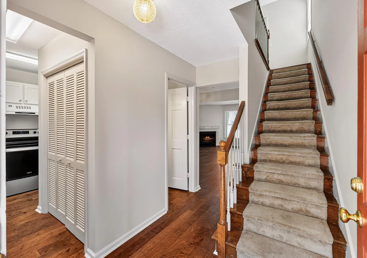 850 Colony Dr — Photo 3