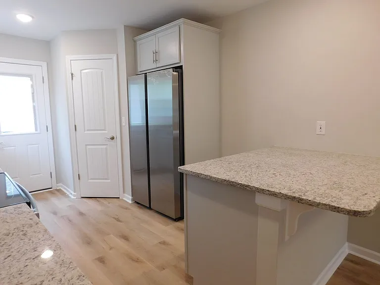 710 N B St #B — Photo 11