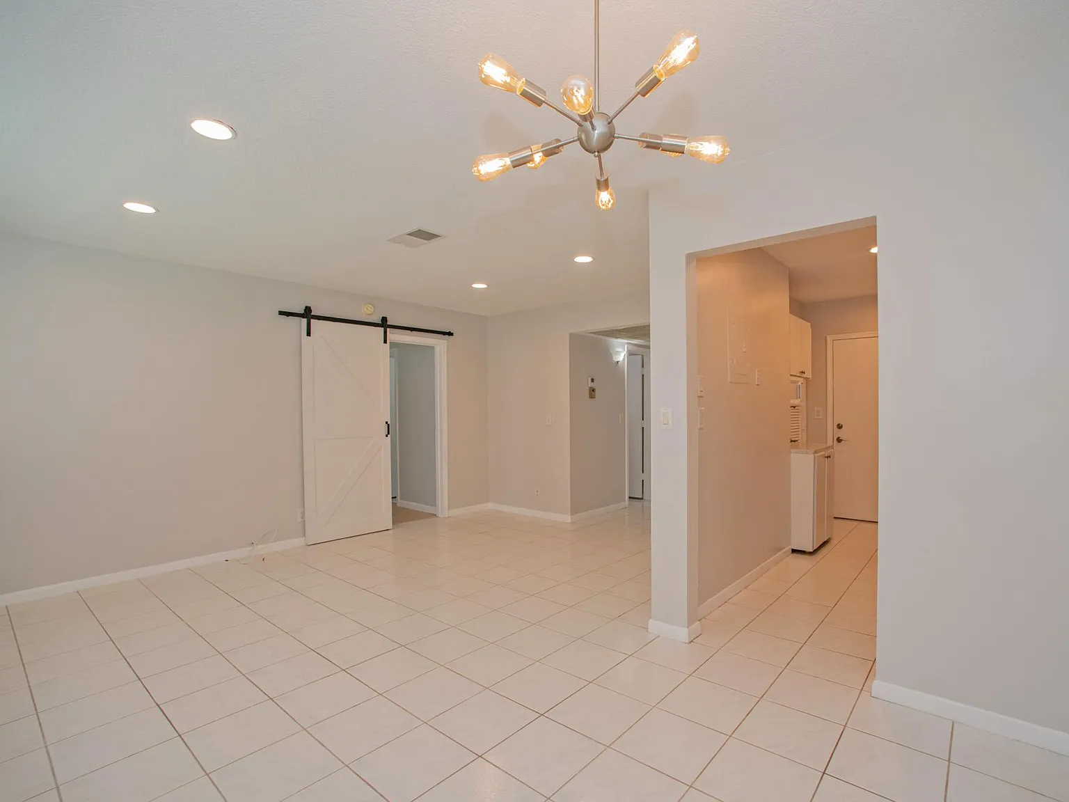 1 bed, 1.5 bath, 735 sqft, $1,950 — Photo 1