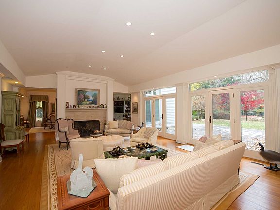 5th image of 24 Winding Ln
