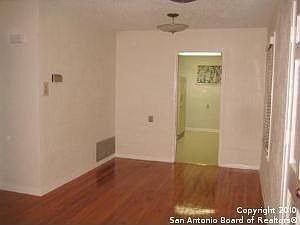 5th image of 186 Pennystone Ave
