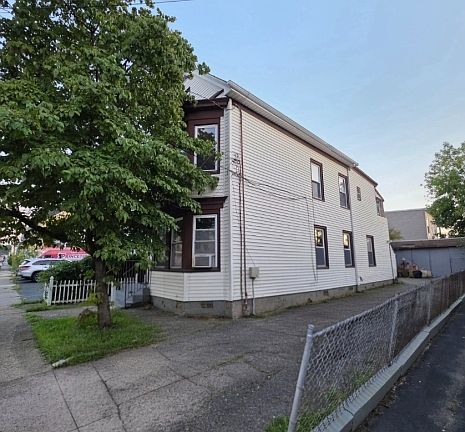 3rd image of 161 Ryerson Ave