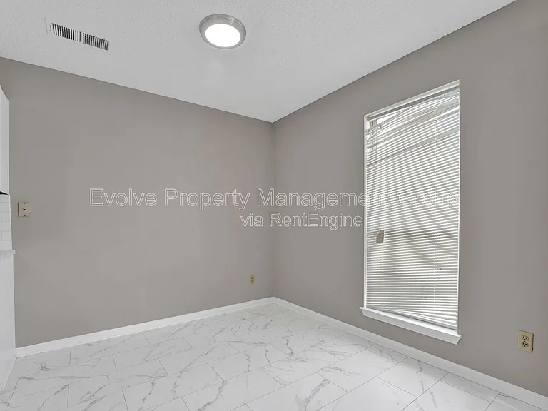 3014 Meadows Ln — Photo 13