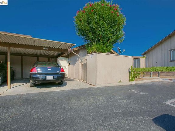 3rd image of 2501 Bishop Ln