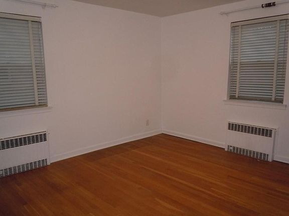 4th image of 745 Quincy Ave #1