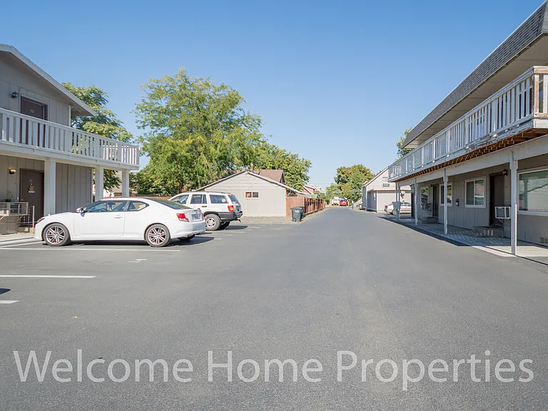 108 SE 6th St — Photo 36