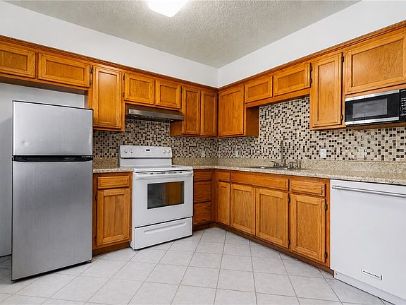 4th image of 516 Hill Cir