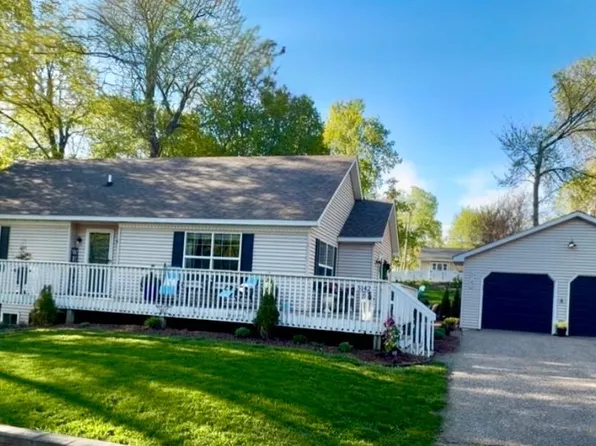 5142 Waterbury Rd, Mound, MN 55364