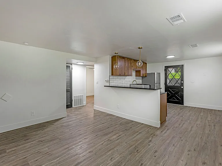 8 Bordeaux Dr #1 — Photo 10