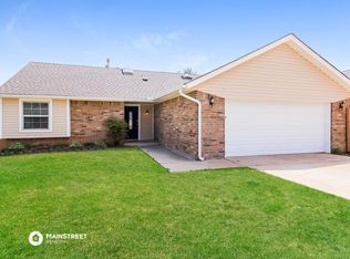 2220 NE 10th St, Moore, OK 73160