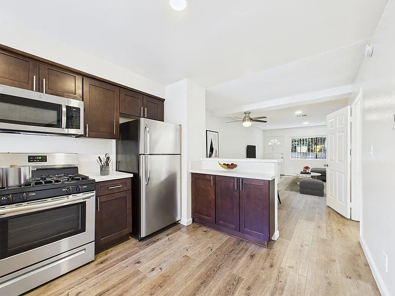 Mentone Apartments — Photo 2