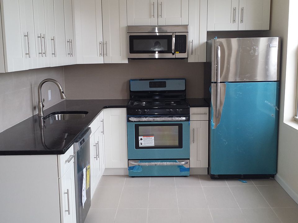 1st image of 3089 42nd St