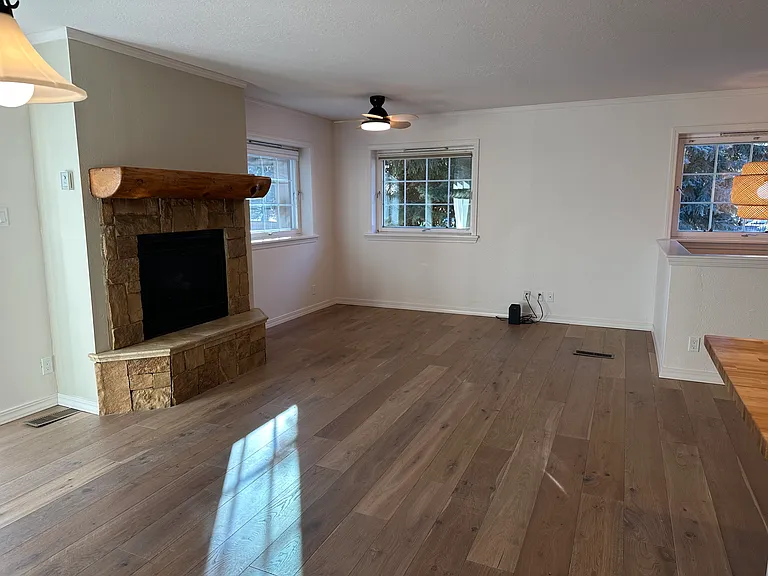 1250 Queen Of The Hills Dr — Photo 12