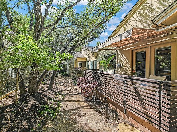 5th image of 8121 Raintree Pl