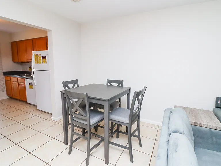 2124 Continental Ave — Photo 5