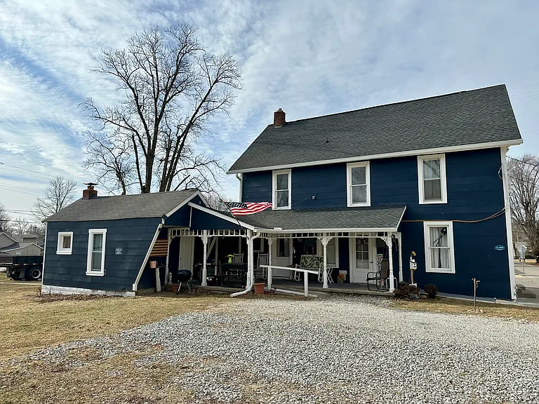 11 E Mill St — Photo 1