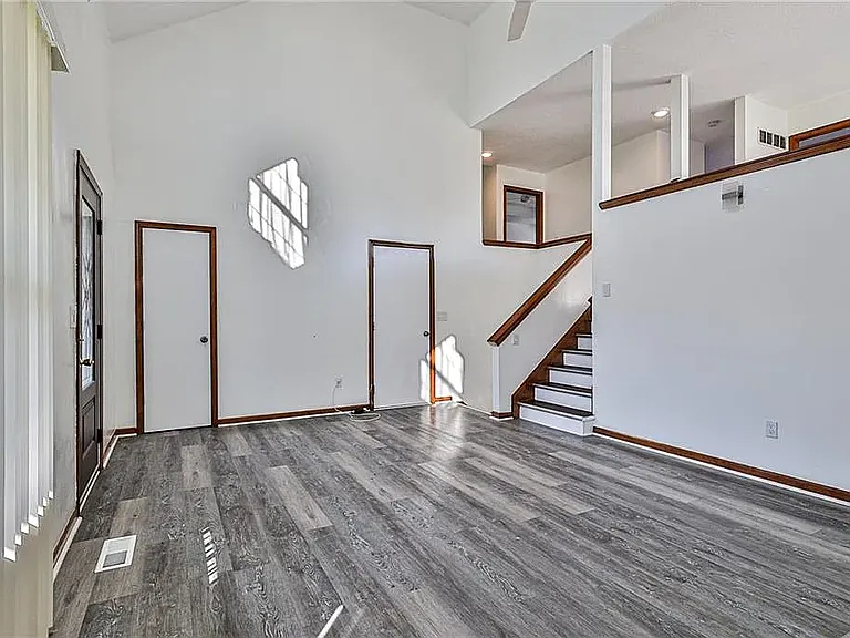 4010 E 16th Ct — Photo 23
