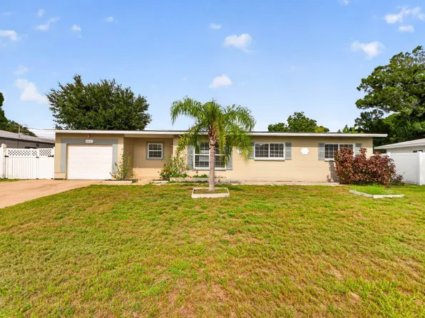 6827 16th St N, Saint Petersburg, FL 33702