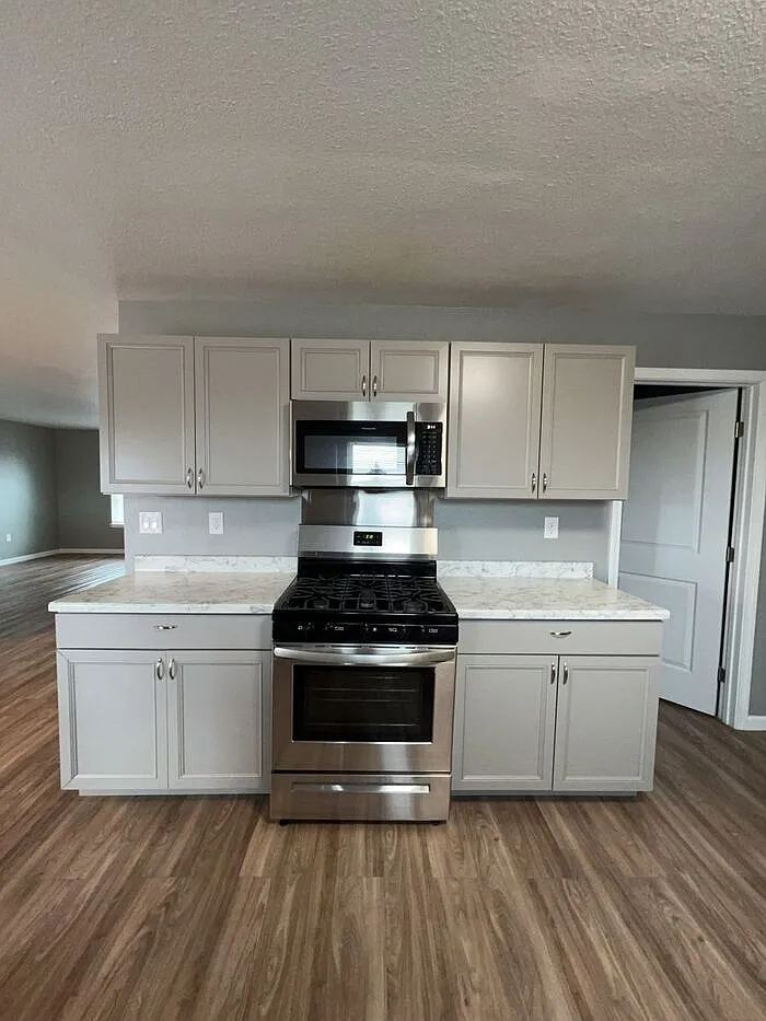 3 bed, 2.5 bath, 1455 sqft, $1,982 — Photo 4