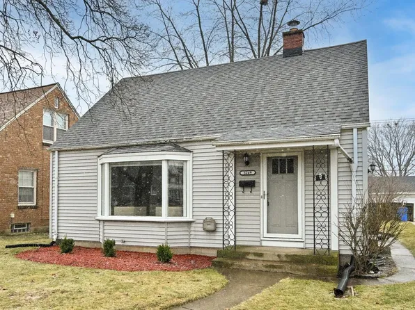 5249 North Bay Ridge AVENUE, Whitefish Bay, WI 53217