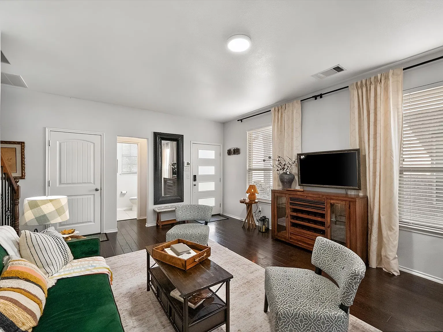 4 bed, 1754 sqft, $3,700 — Photo 3