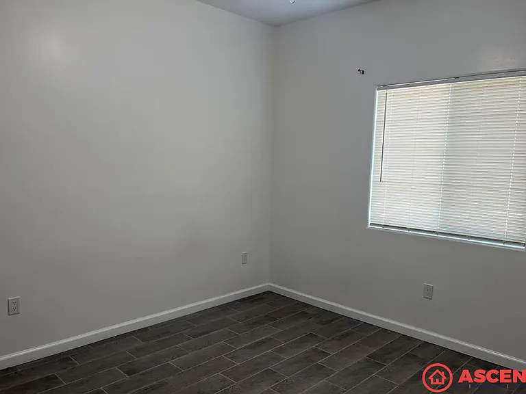 2315 S I St #B — Photo 4