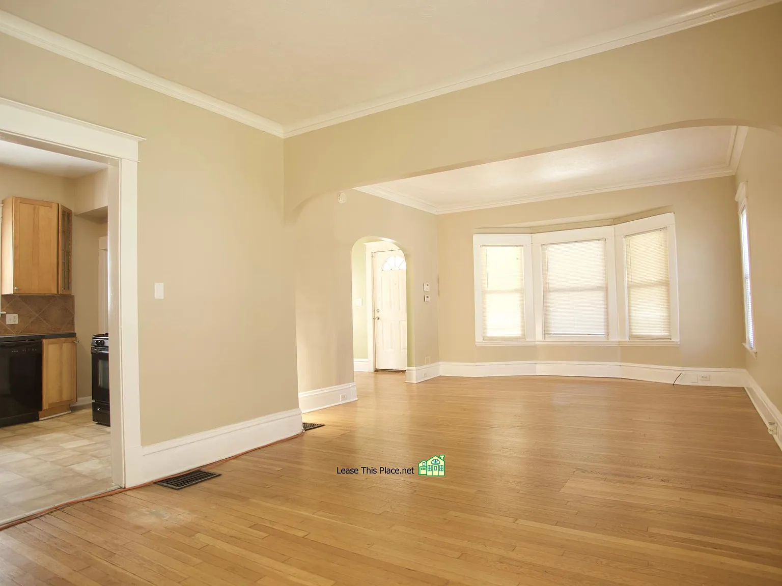 4 bed, 1.5 bath, 2000 sqft, $2,100 — Photo 1