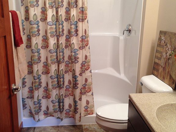 Master bath w/step in shower