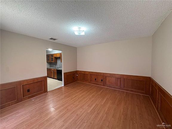 5th image of 900 E Dallas Ave APT 18
