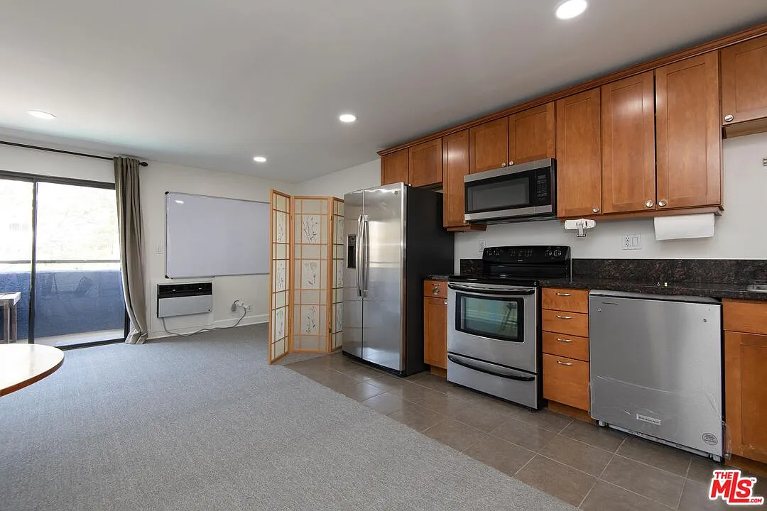 Studio, 1.0 bath, 377 sqft, $2,250 — Photo 1