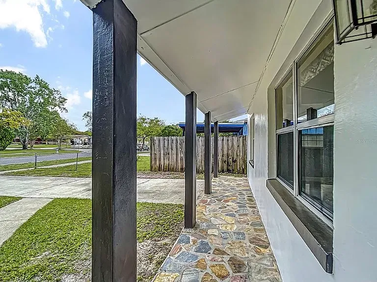 1 bed, 1.0 bath, 120 sqft, $875 — Photo 3