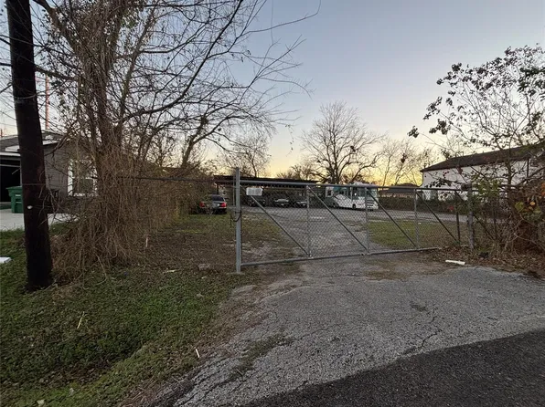 334 Connecticut St, Houston, TX 77029