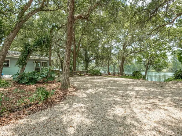 213 Daughtry Dr, Sopchoppy, FL 32358