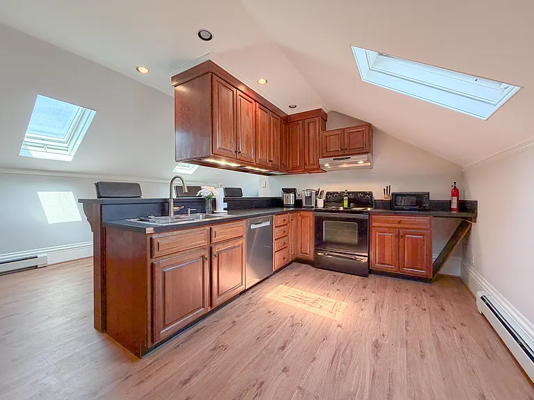 168 Danforth St #3 — Photo 14