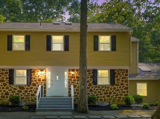40 Coopers Run Dr, Cherry Hill, NJ 08003