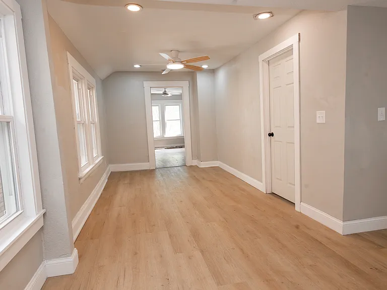 1600 E 49th St #2 — Photo 10