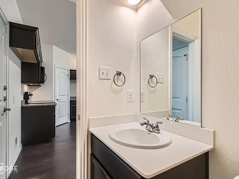 1349 Lake Crest Ln — Photo 8