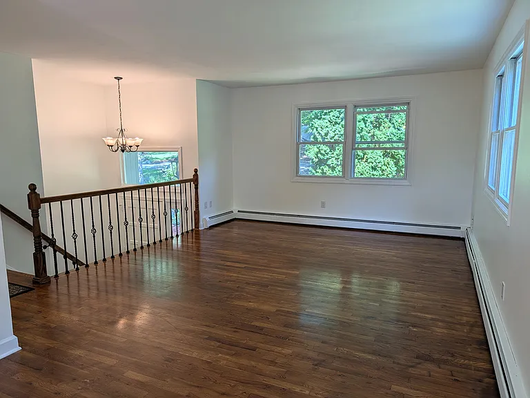 Crescent Dr S — Photo 2