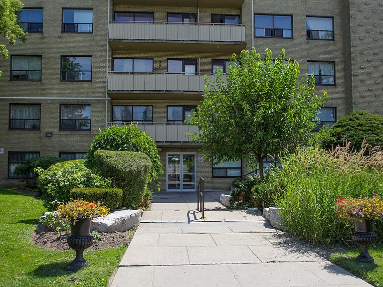 2223 Eglinton Ave E — Photo 15