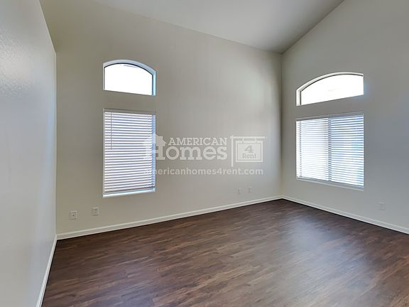 3rd image of 370 E Penny Ln