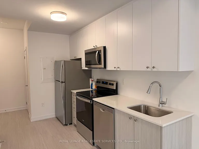 P6 Palace St #25-320 — Photo 6