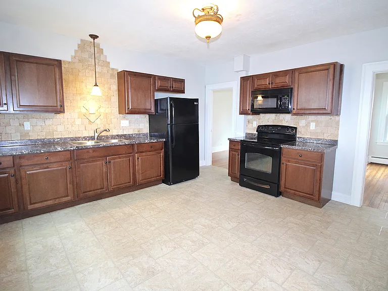 106 Grove St #1R — Photo 18
