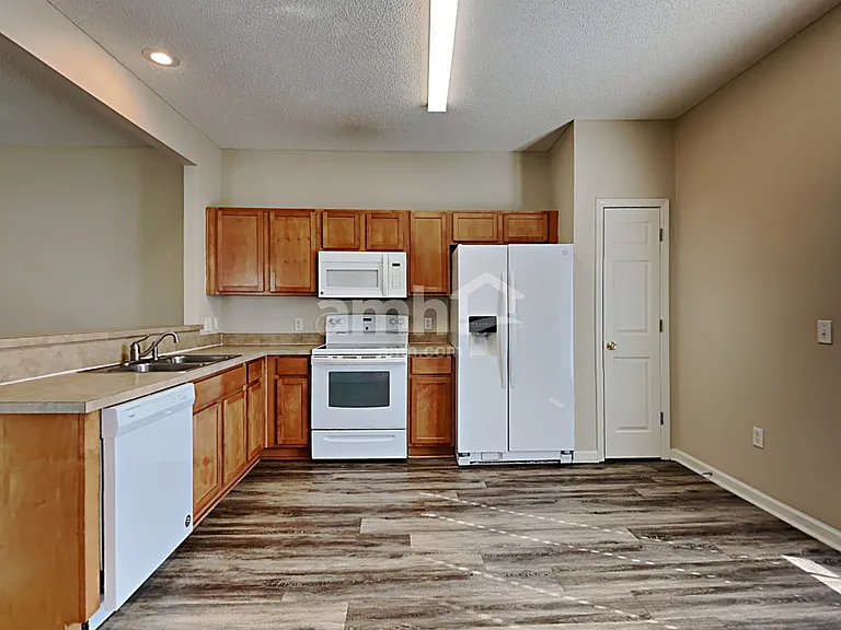 762 Bristol Way — Photo 3