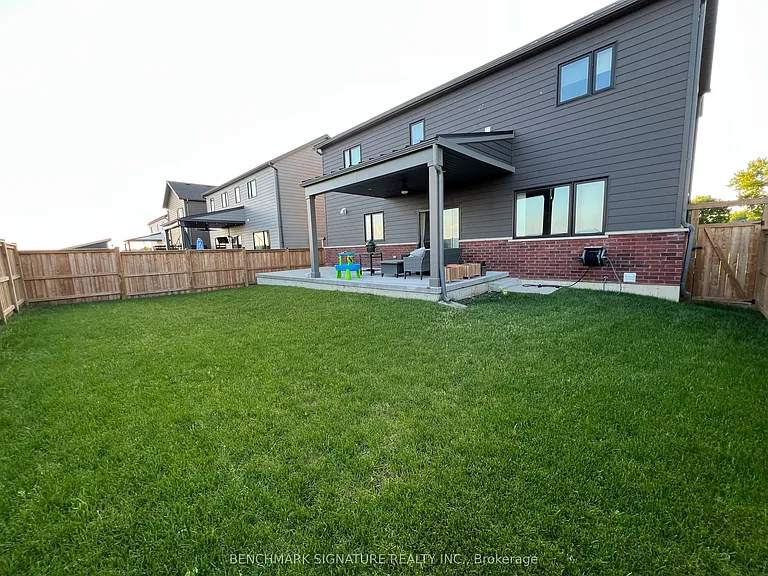 17 Totten St — Photo 25